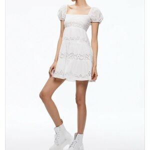 ALICE & OLIVIA ROWEN EMBROIDERED TIERED MINI DRESS - WHITE